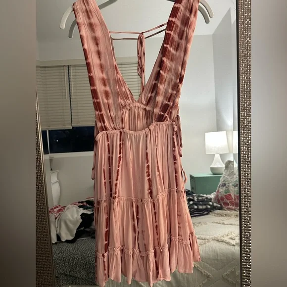 Small tie dye pink Dress🏖️ Stella Dallas Boutique - Picture 3 of 4